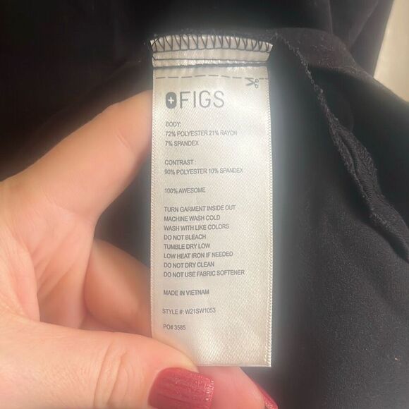 ✨Figs Nala Shortsleeve Black Sz Medium ScrubPolo✨ - Picture 6 of 10